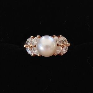 14K Pearl DQ Diamond Ring